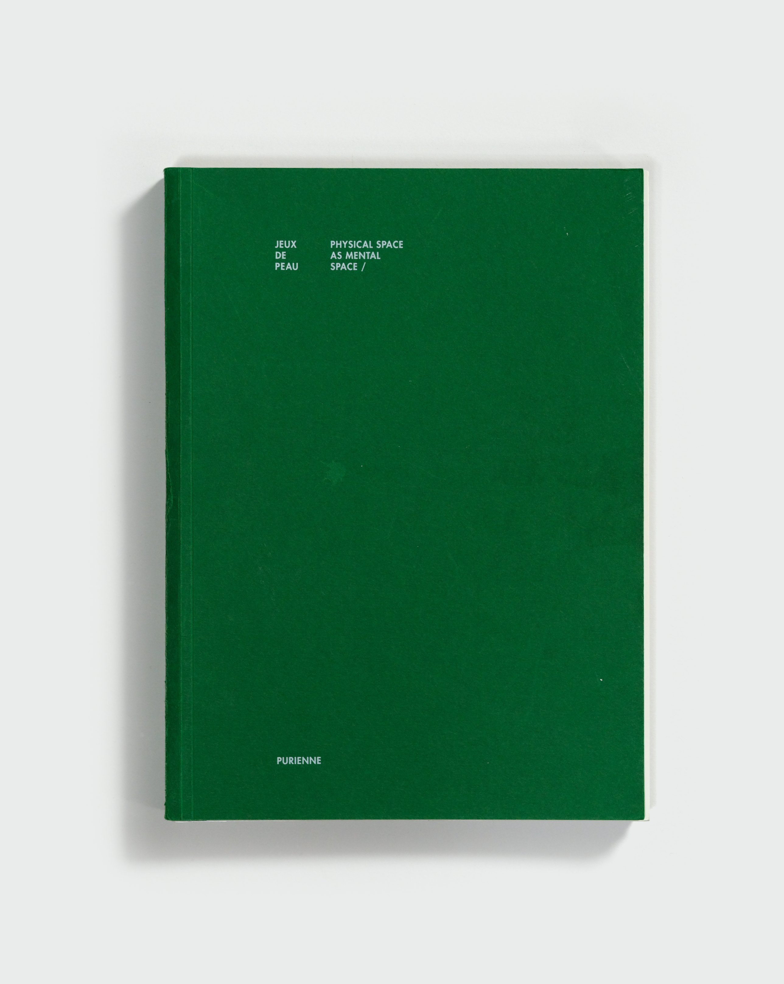 Jeux de Peau by Henrik Purienne — spread 1